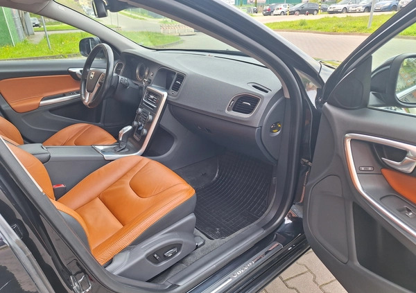 Volvo V60 cena 29900 przebieg: 279000, rok produkcji 2012 z Dąbie małe 56